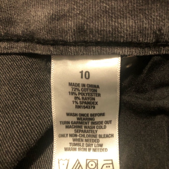 Aeropostale women’s distressed black size 10 Norma Jean. Gently used. - Picture 5 of 6